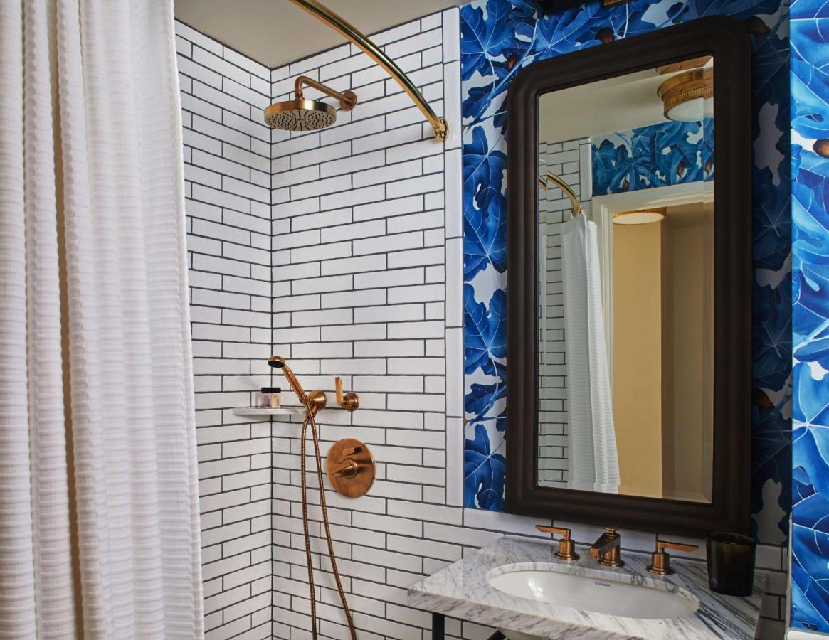 Hotel Figueroa, Unbound Collection By Hyatt Лос Анджелис Екстериор снимка Bathroom